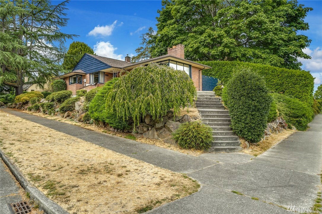 Property Photo:  3455 Cascadia Ave S  WA 98144 