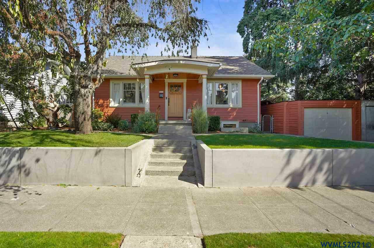 Property Photo:  6214 SE 15th Av  OR 97202 