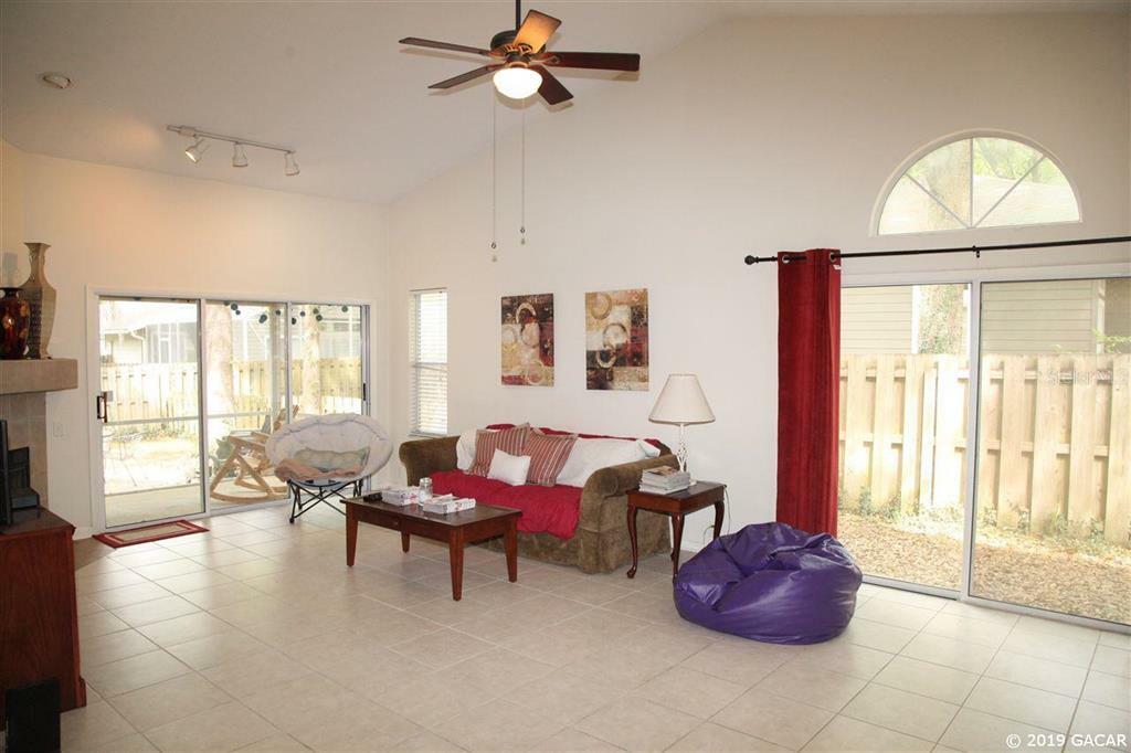 Property Photo:  1736 NW 16th Place  FL 32605 