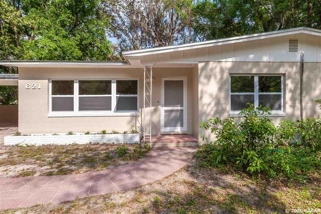 Property Photo:  621 NW 36th Terrace  FL 32605 