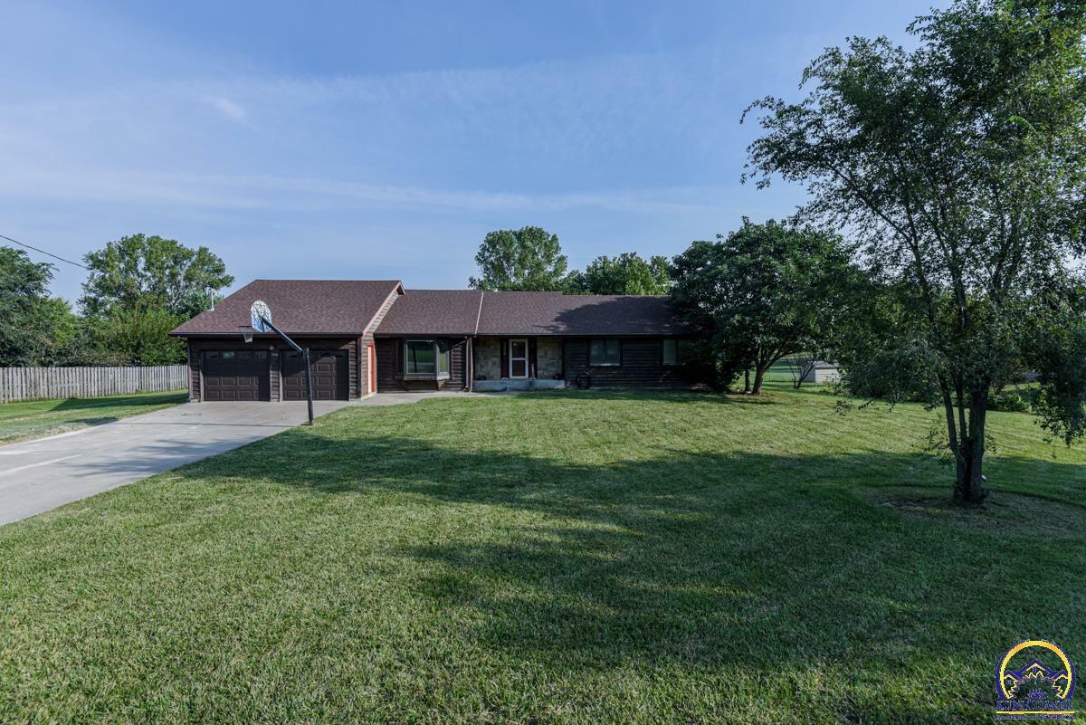 Property Photo:  704 E Wyandotte St  KS 66512 