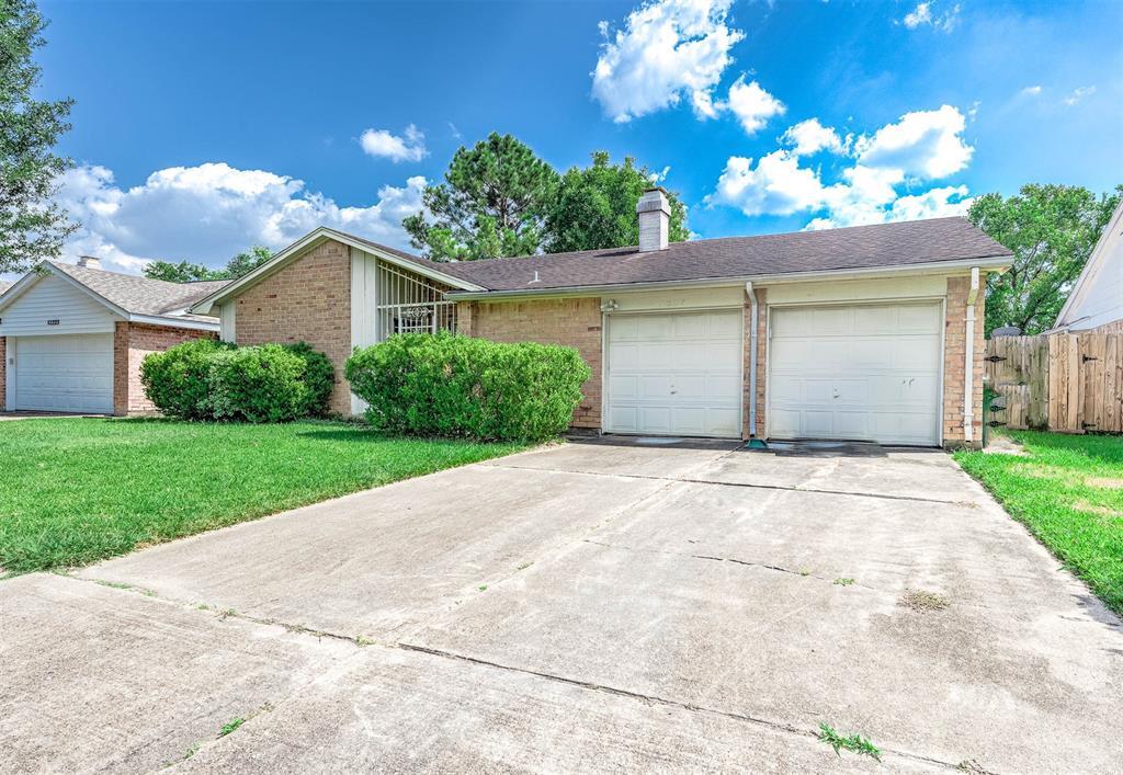 Property Photo: 13227 Ascot Glen Ln TX 77082