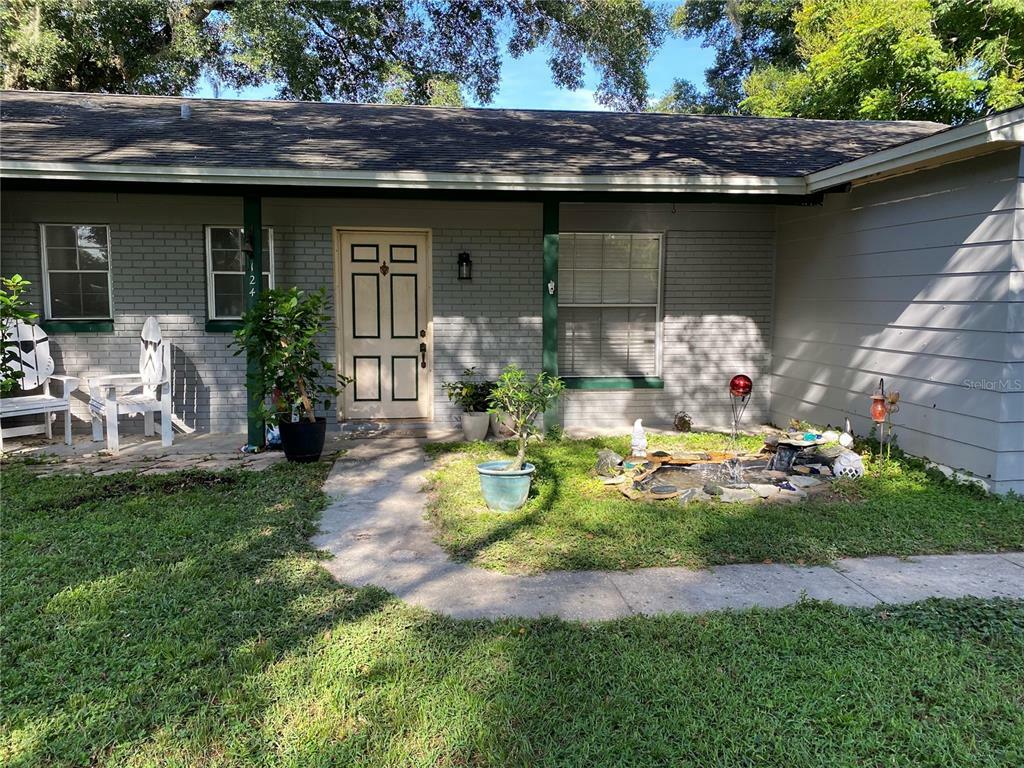 Property Photo:  124 Sandra Avenue  FL 33510 