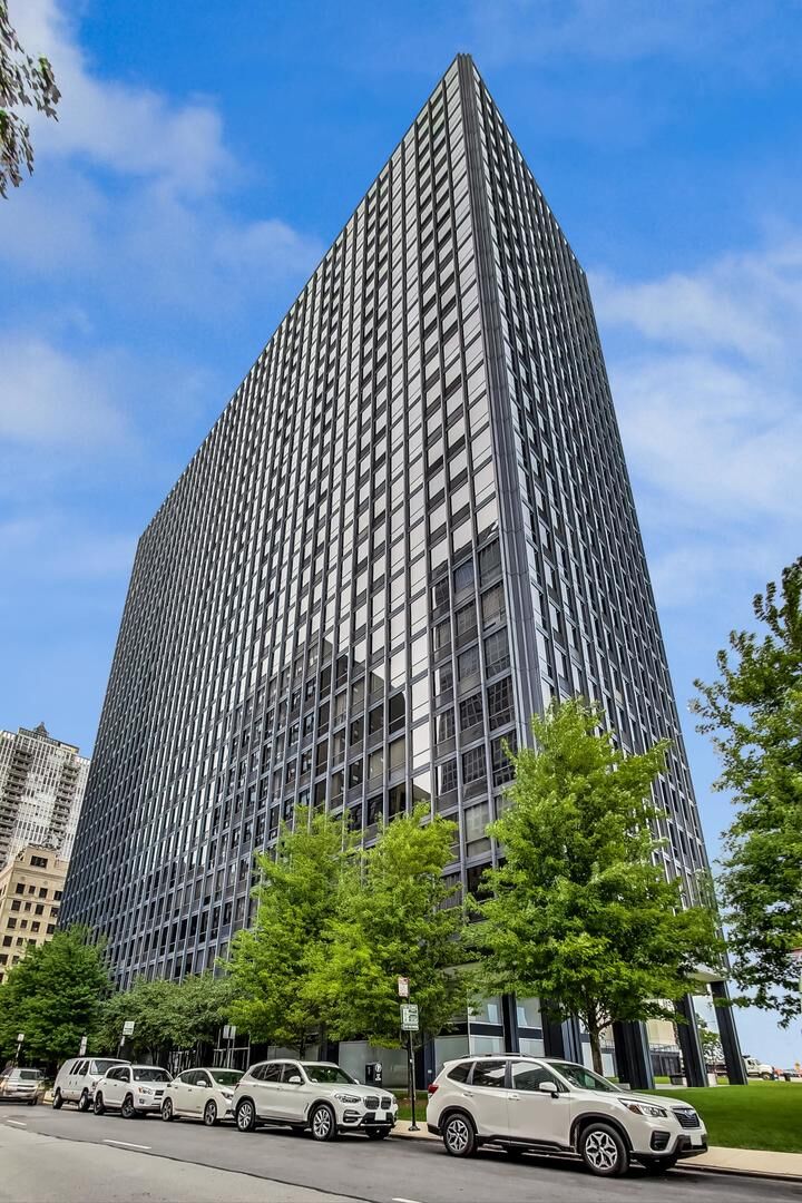 Property Photo:  900 N Lake Shore Drive 1803  IL 60611 
