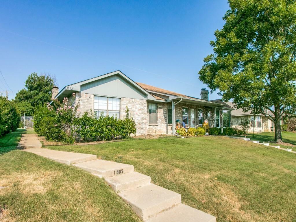Property Photo: 1902 Teton Trail TX 75077