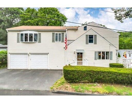 Property Photo:  4 Birch Ln  MA 02148 