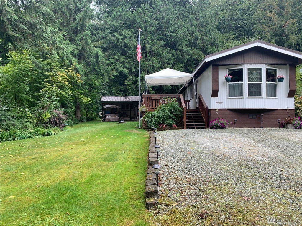 Property Photo:  64193 E Cascade Dr 1-233  WA 98267 