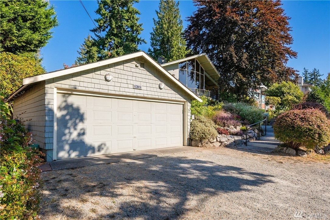 Property Photo:  2412 67th Ave SE  WA 98040 