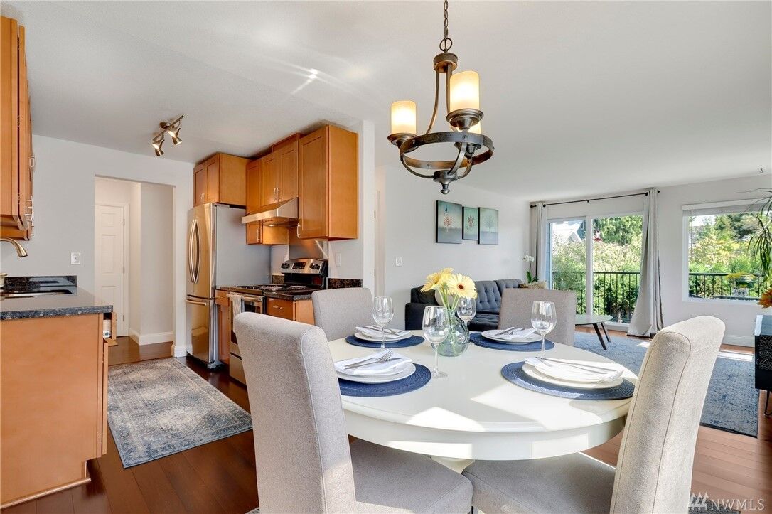 Property Photo: 10110 Greenwood Ave N 204 WA 98133