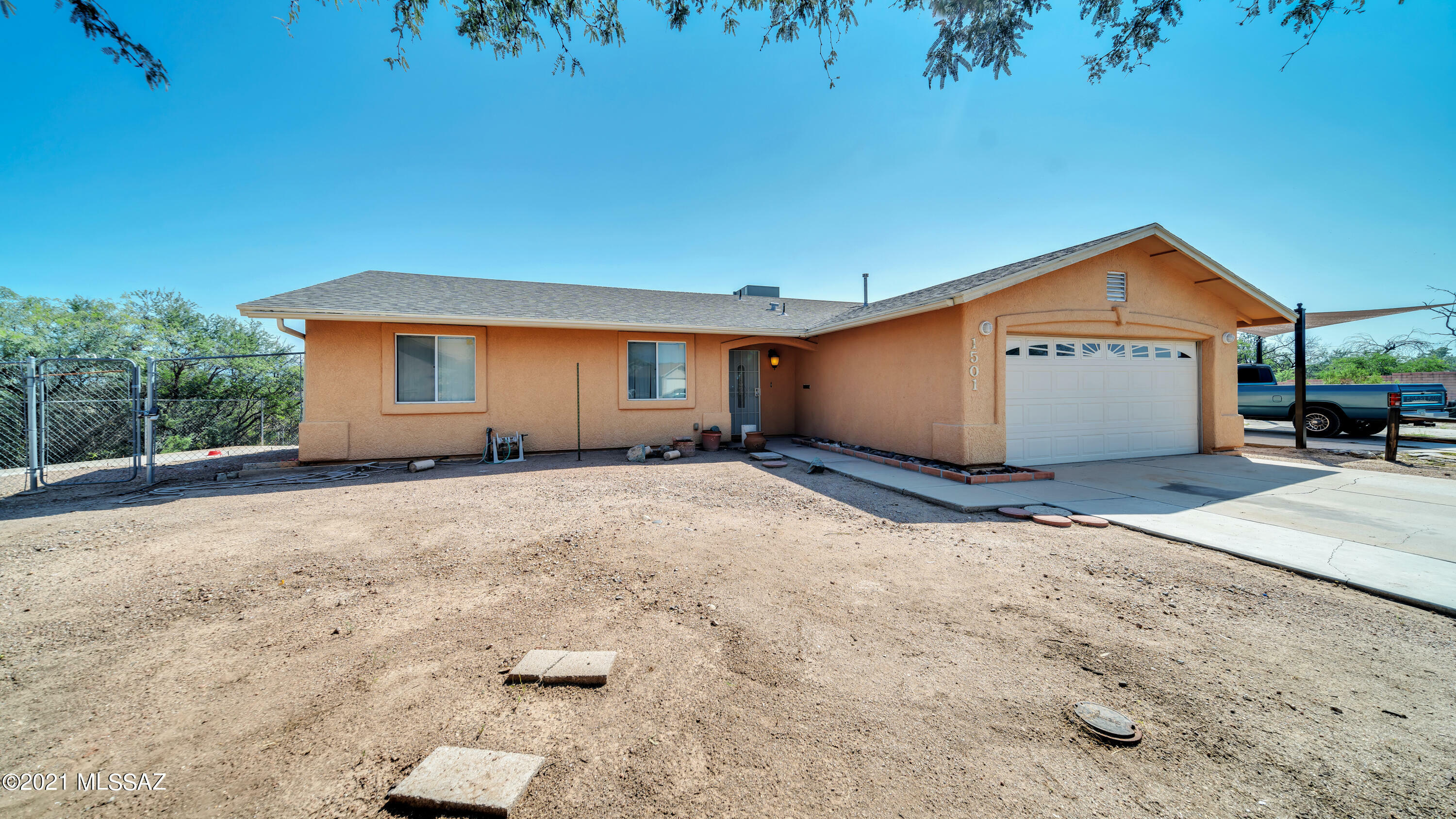 Property Photo:  1501 W Calle Guadalajara  AZ 85713 