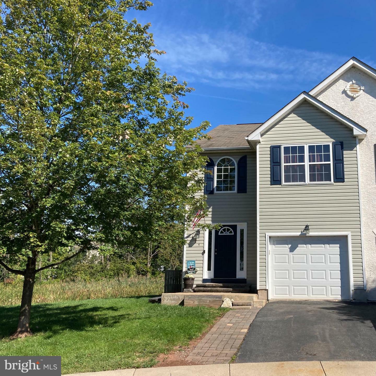 Property Photo: 624 Daisy Lane PA 18073