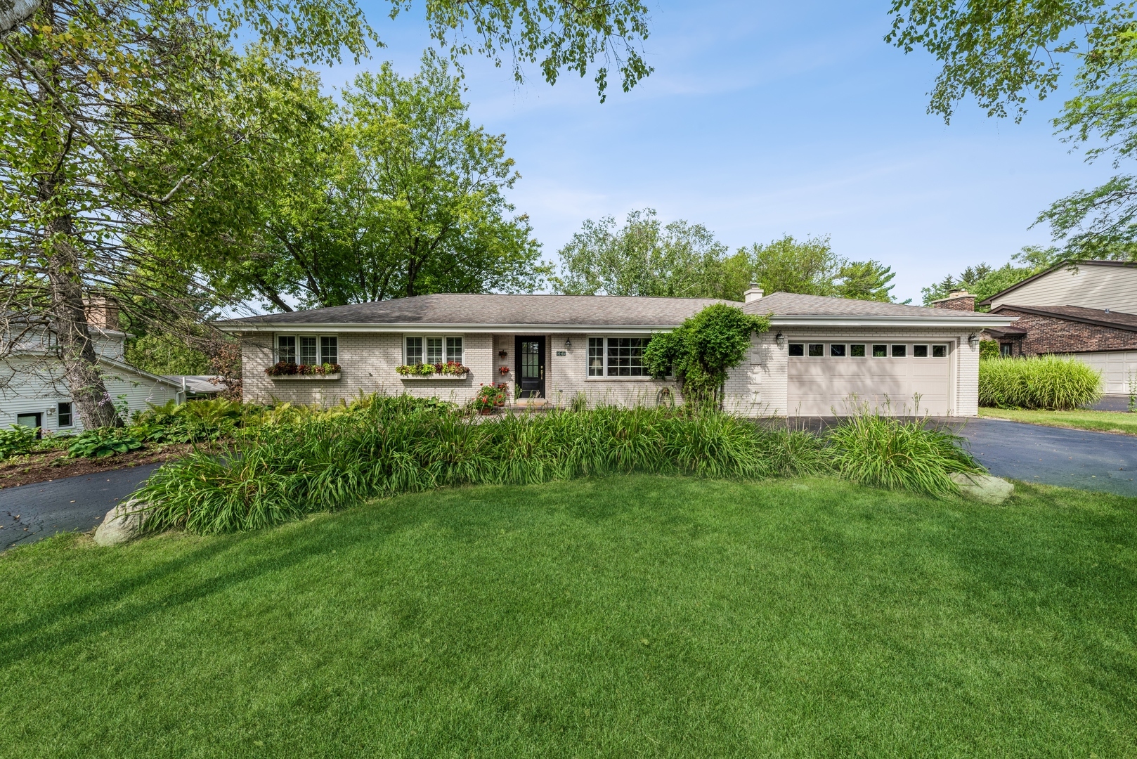 Property Photo:  342 Windsor Lane  IL 60010 