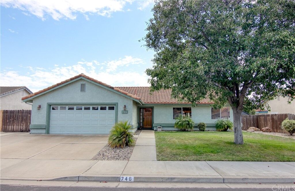 Property Photo: 746 Koval Lane CA 93455