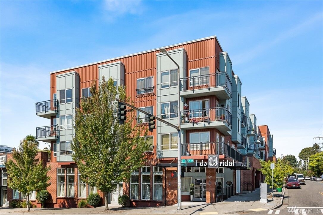 Property Photo:  424 N 85th St 401  WA 98103 
