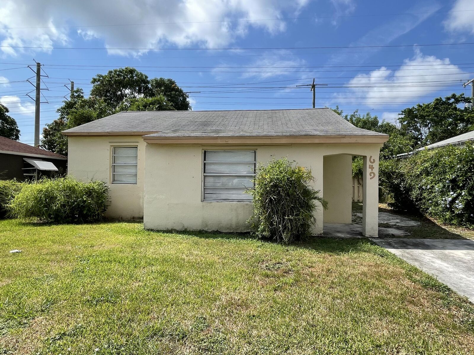 Property Photo:  649 W 1st Street  FL 33404 