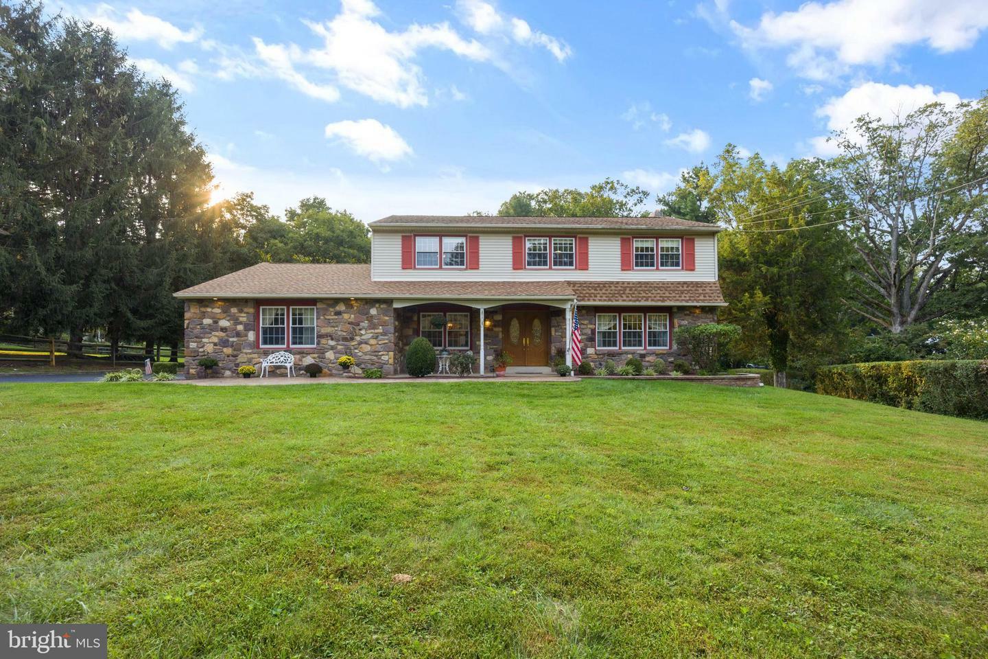 Property Photo:  512 Bustleton Pike  PA 18966 