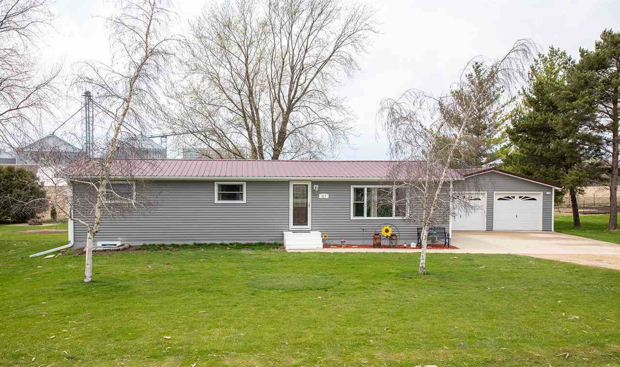 Property Photo:  317 39th St NE  IA 50677 