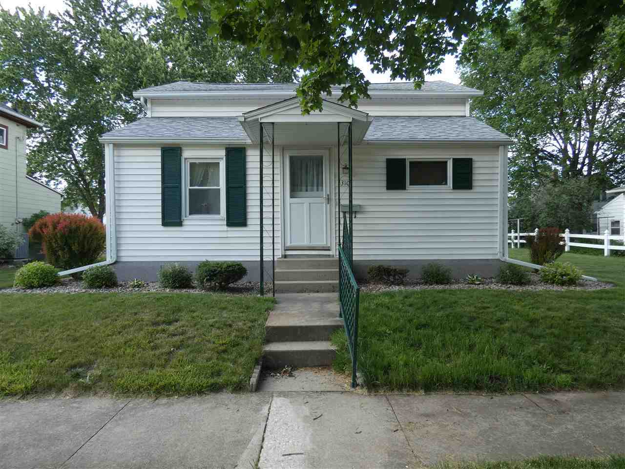 Property Photo:  310 SW 5th Avenue  IA 50677 