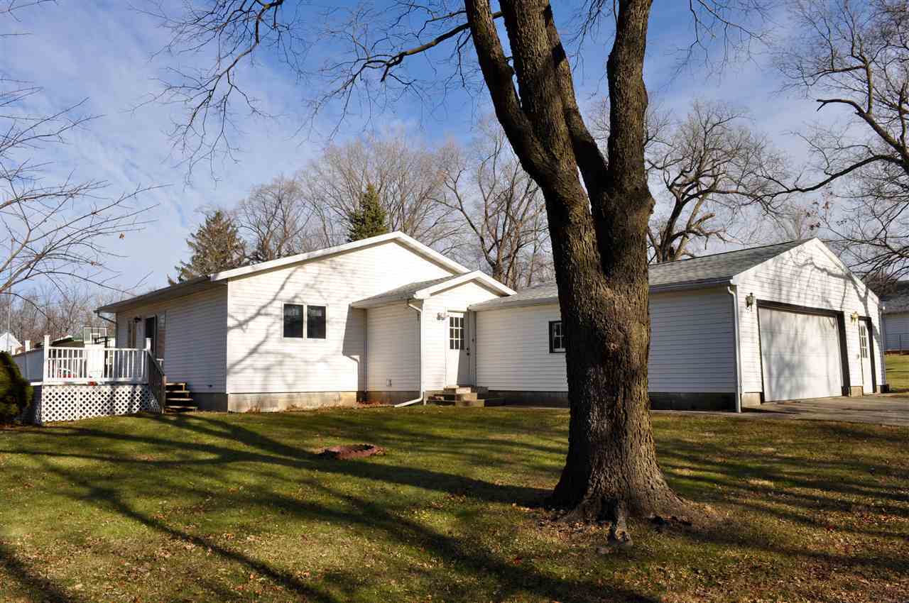 Property Photo:  507 11th St. SE  IA 50677 