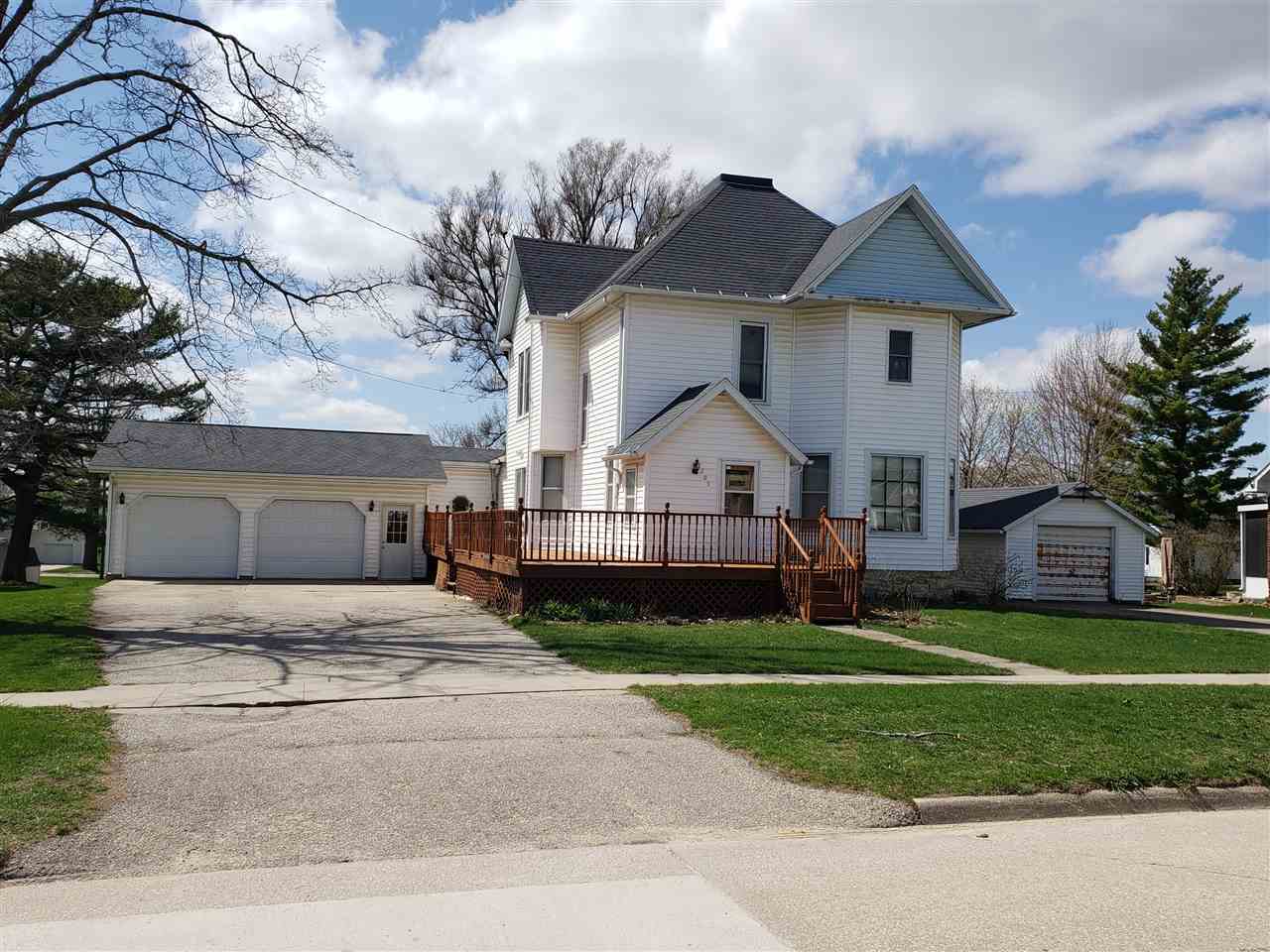 Property Photo:  205 S Washington Street  IA 52042 