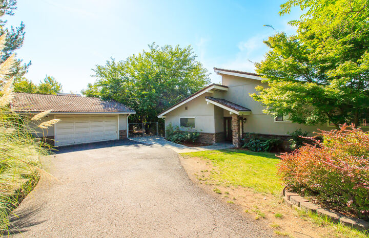 1402 Moon Terrace  Medford OR 97504 photo