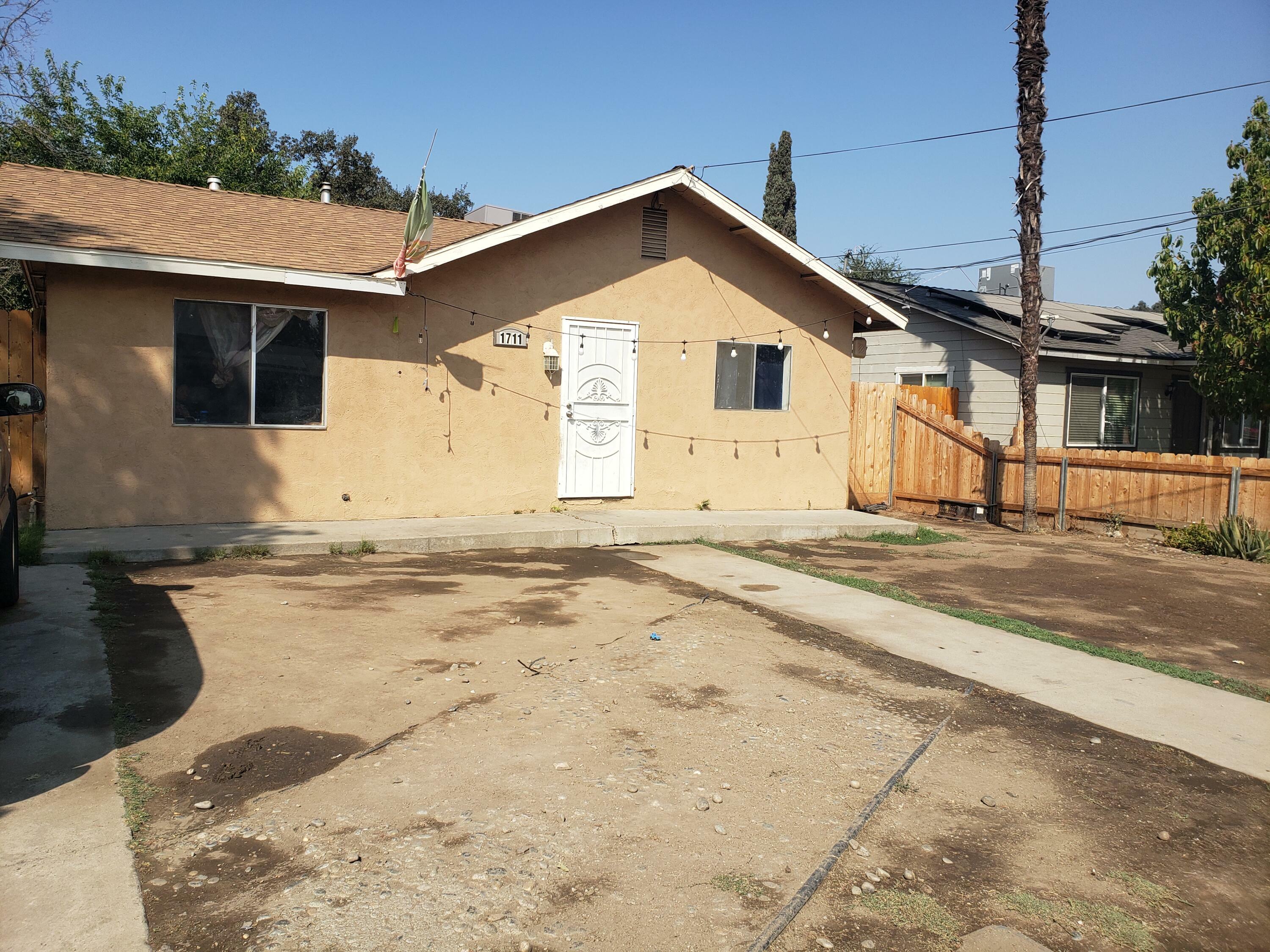 Property Photo:  1711 N Bridge Street  CA 93291 