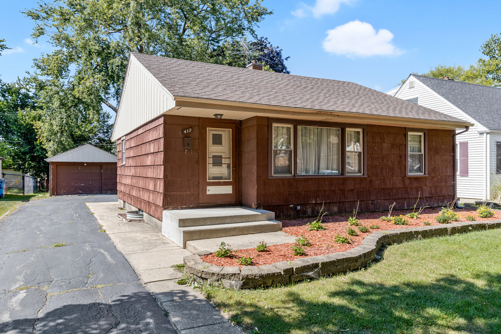 Property Photo:  412 Home Avenue  IL 60143 