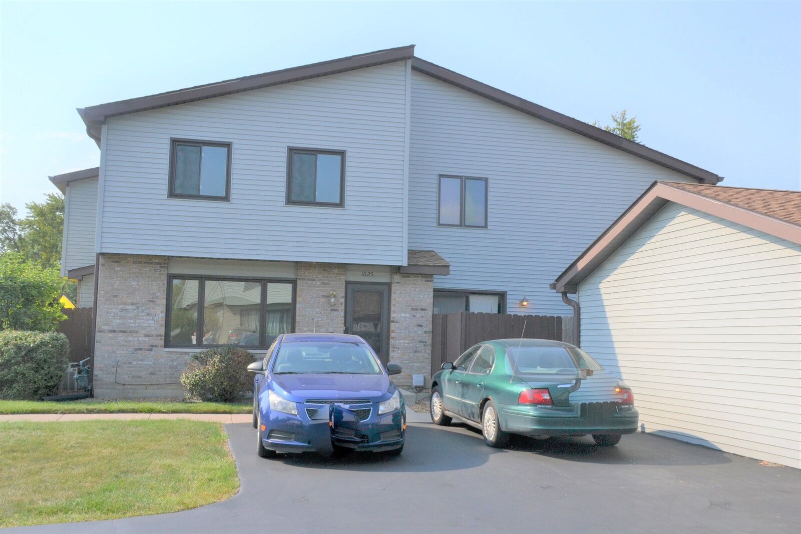 Property Photo: 1025 Southgate Road 1025 IL 60451