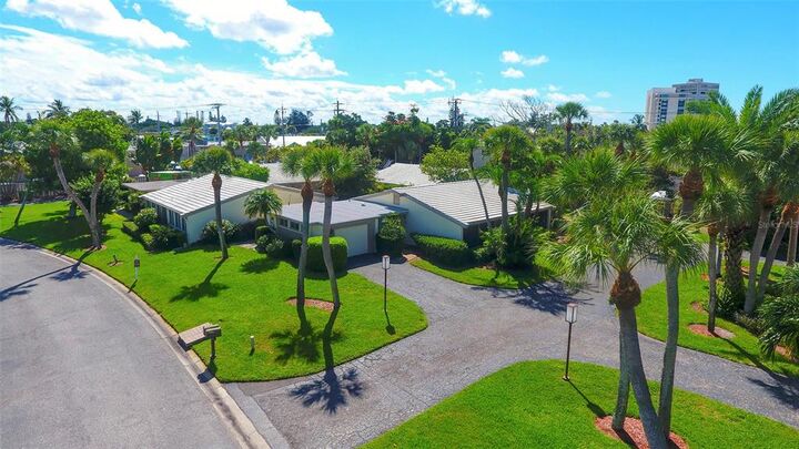 Property Photo:  130 Whispering Sands Circle V-16  FL 34242 