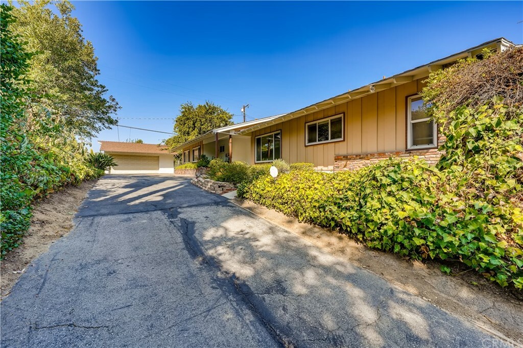 Property Photo:  1425 Longview Drive  CA 92831 