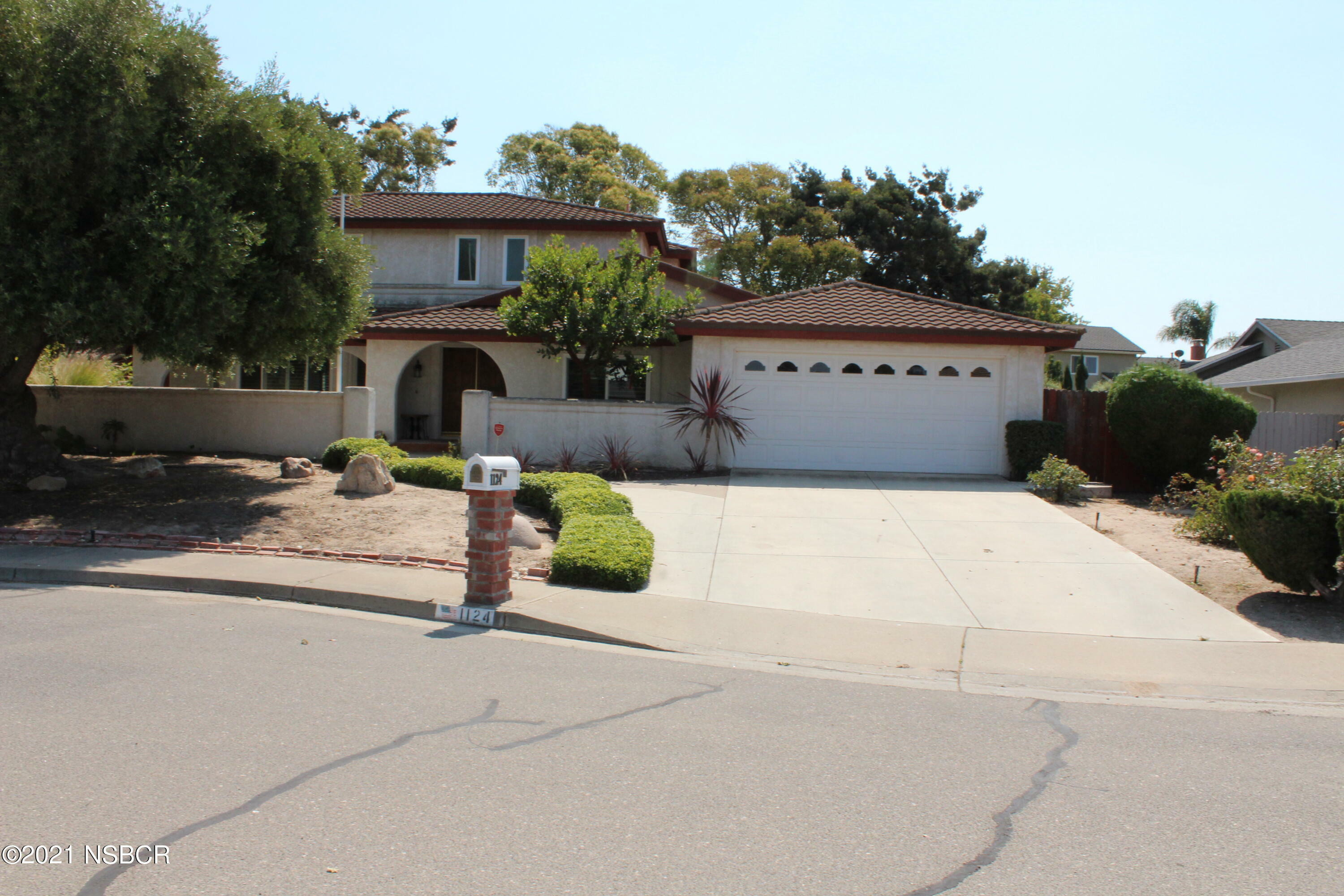 Property Photo:  1124 Hampshire Place  CA 93455 