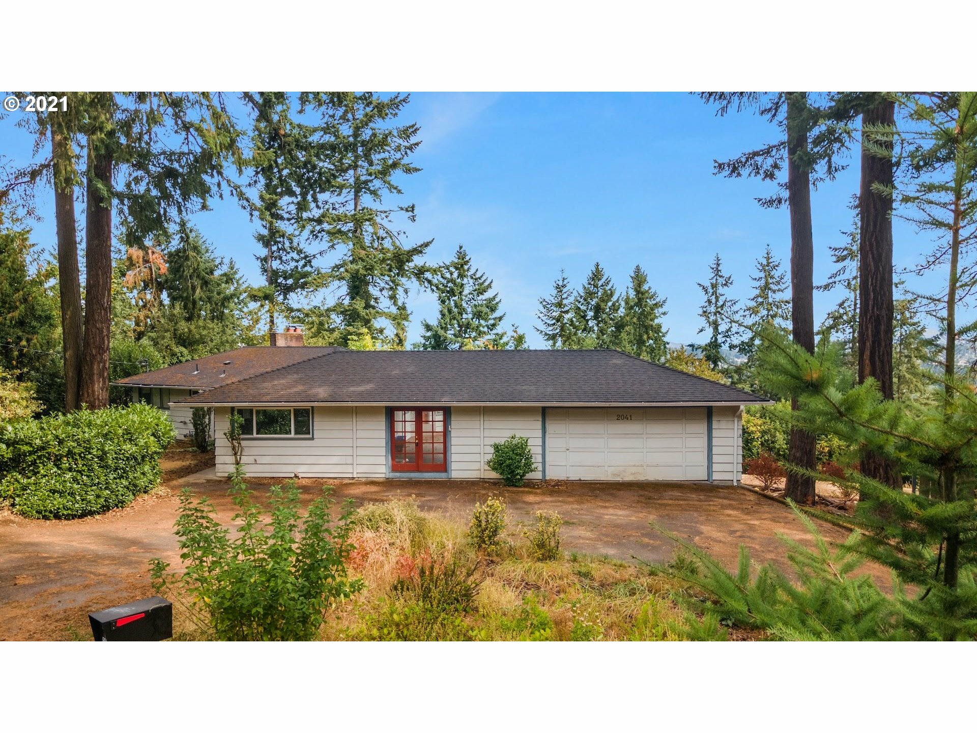 Property Photo: 2041 Marylhurst Dr OR 97068