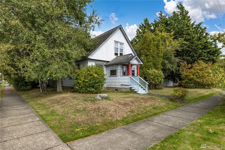 Property Photo:  2210 Washington St  WA 98225 