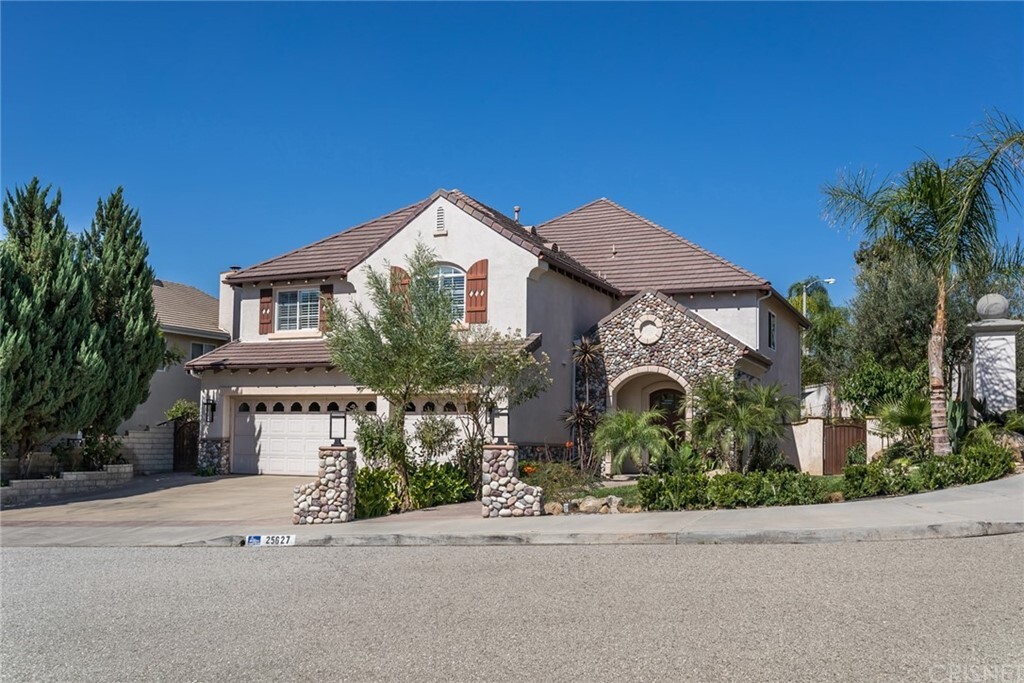 Property Photo: 25627 Trent Way CA 91381