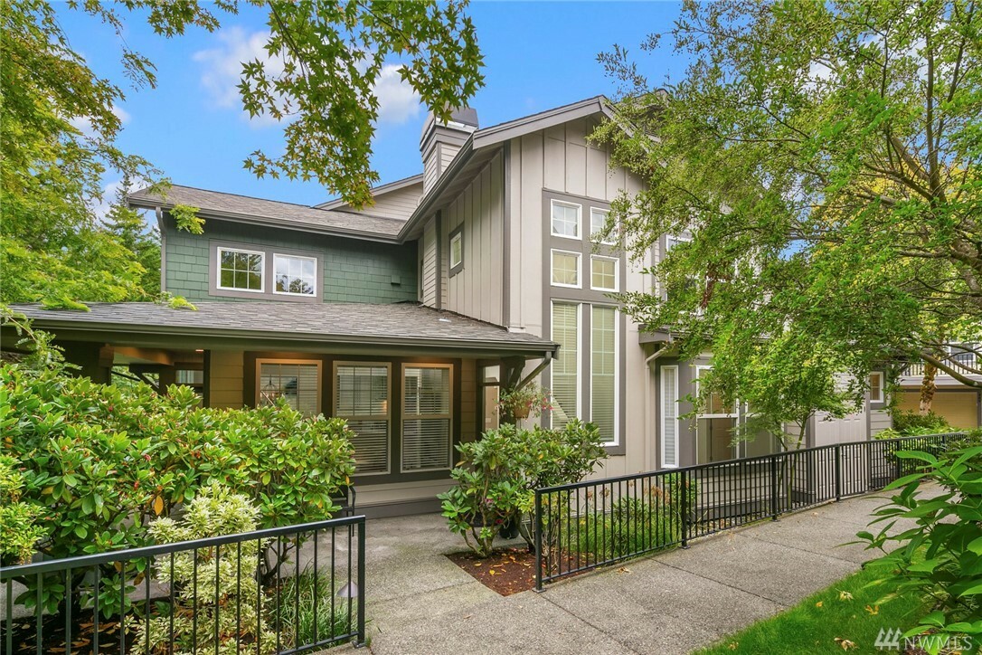 Property Photo:  7710 Fairway Ave SE 701  WA 98065 