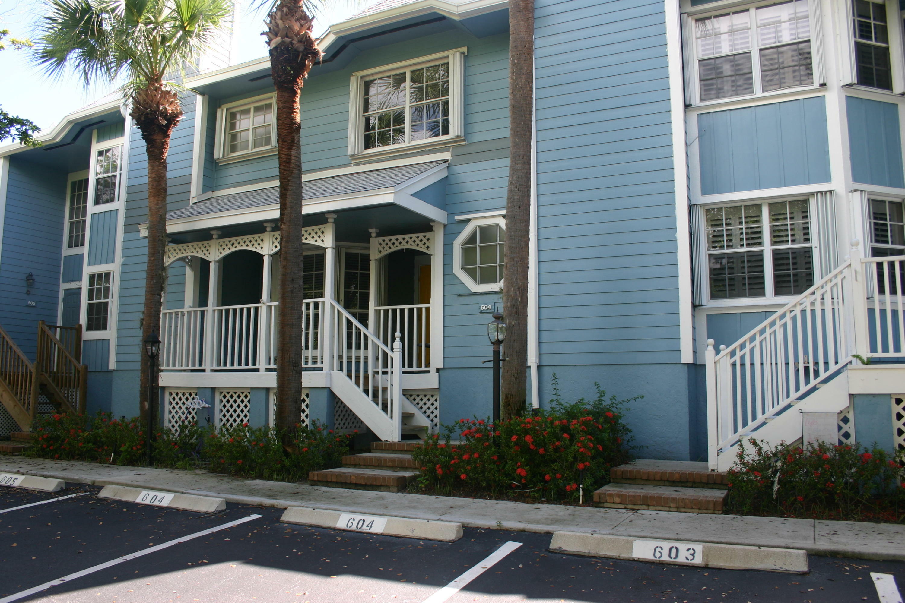 Property Photo: 604 Ocean Dunes Circle FL 33477