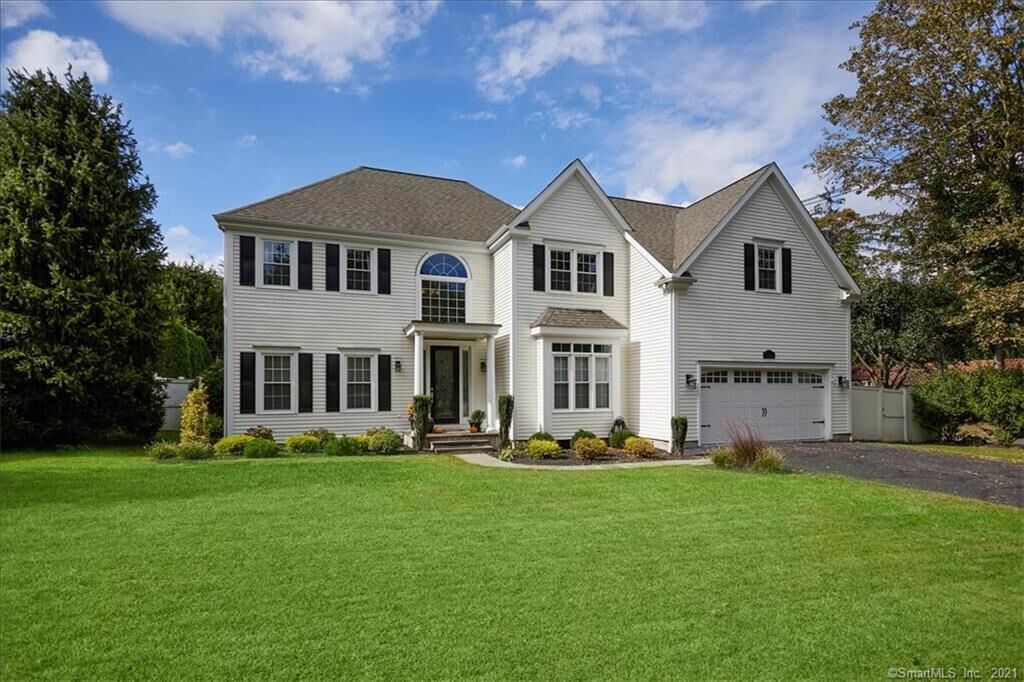 Property Photo:  1 Silvermine Way  CT 06850