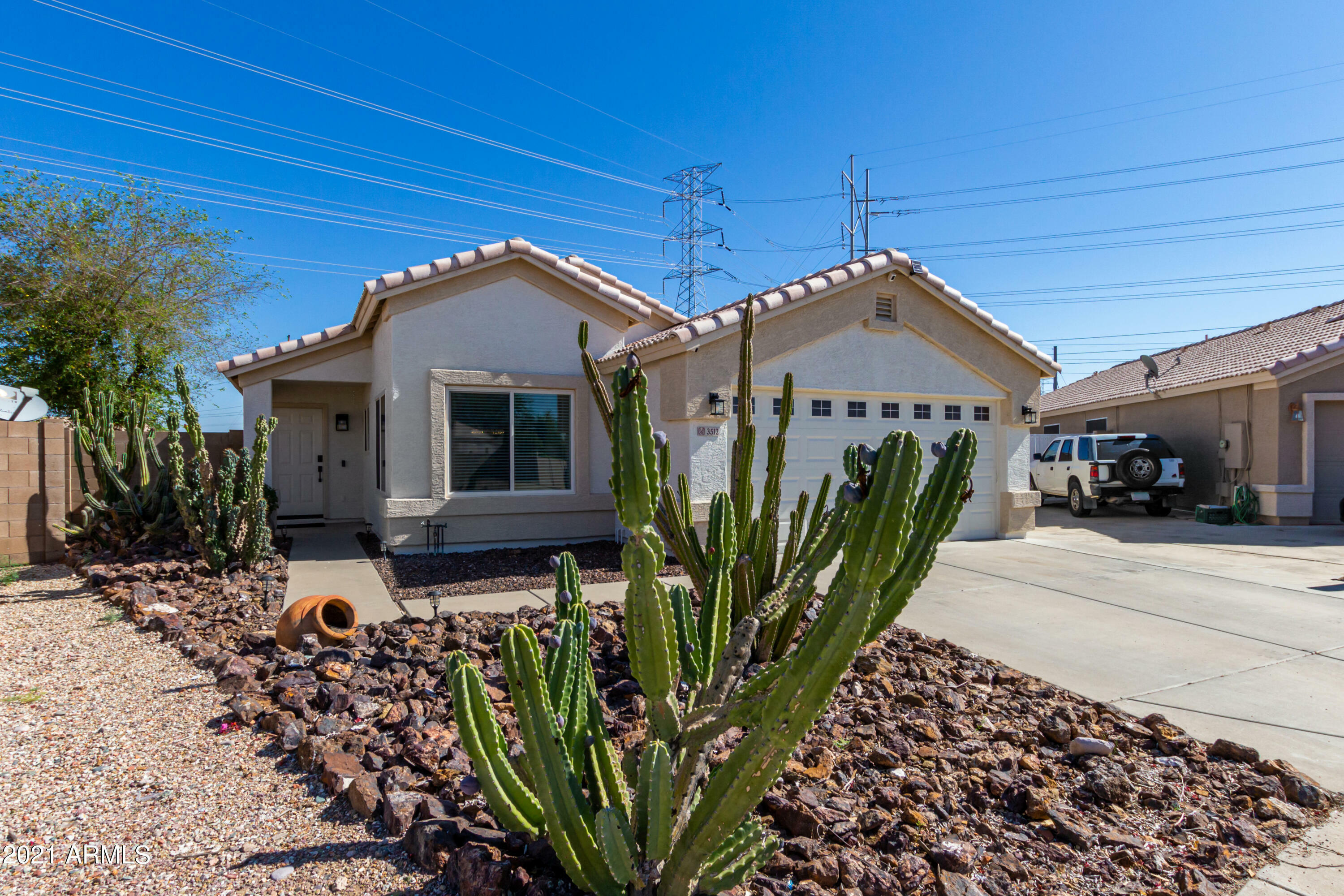 Property Photo:  3512 W Saguaro Park Lane  AZ 85310 