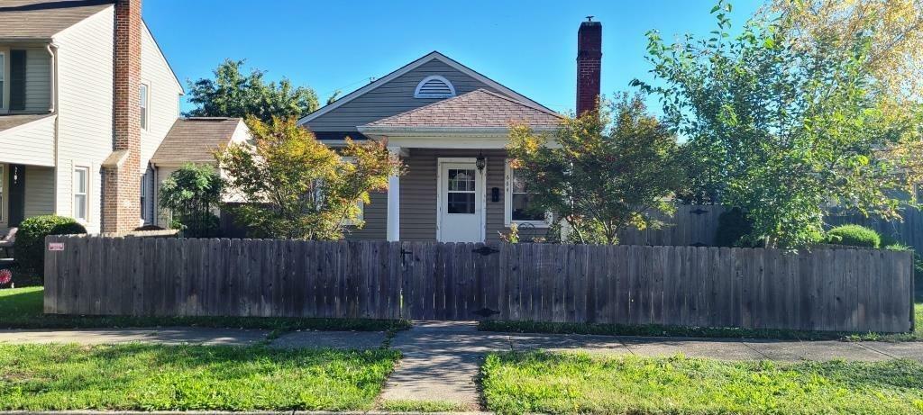 Property Photo:  664 Woodford St  OH 45013 