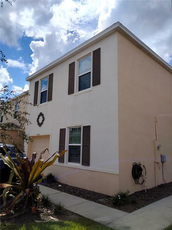 Property Photo:  9925 Hound Chase Drive  FL 33534 