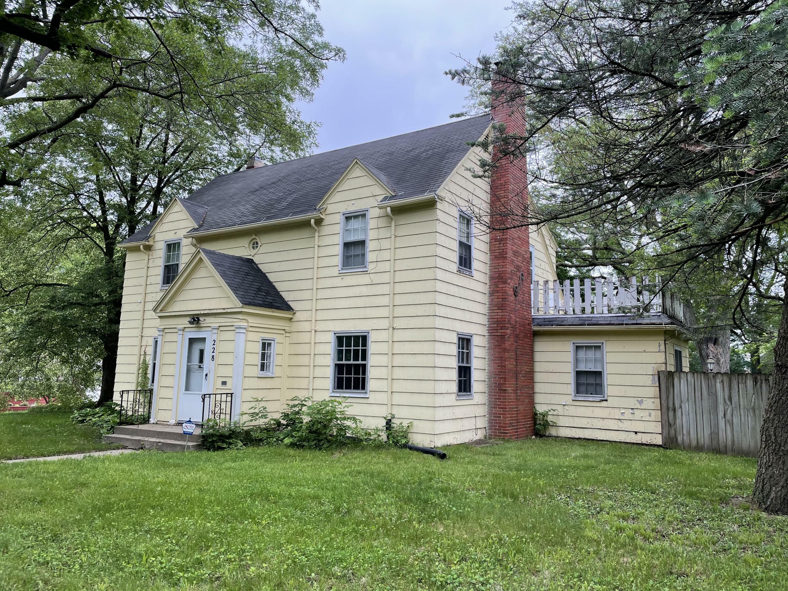 Property Photo:  228 N Riverside Drive  IA 50010 