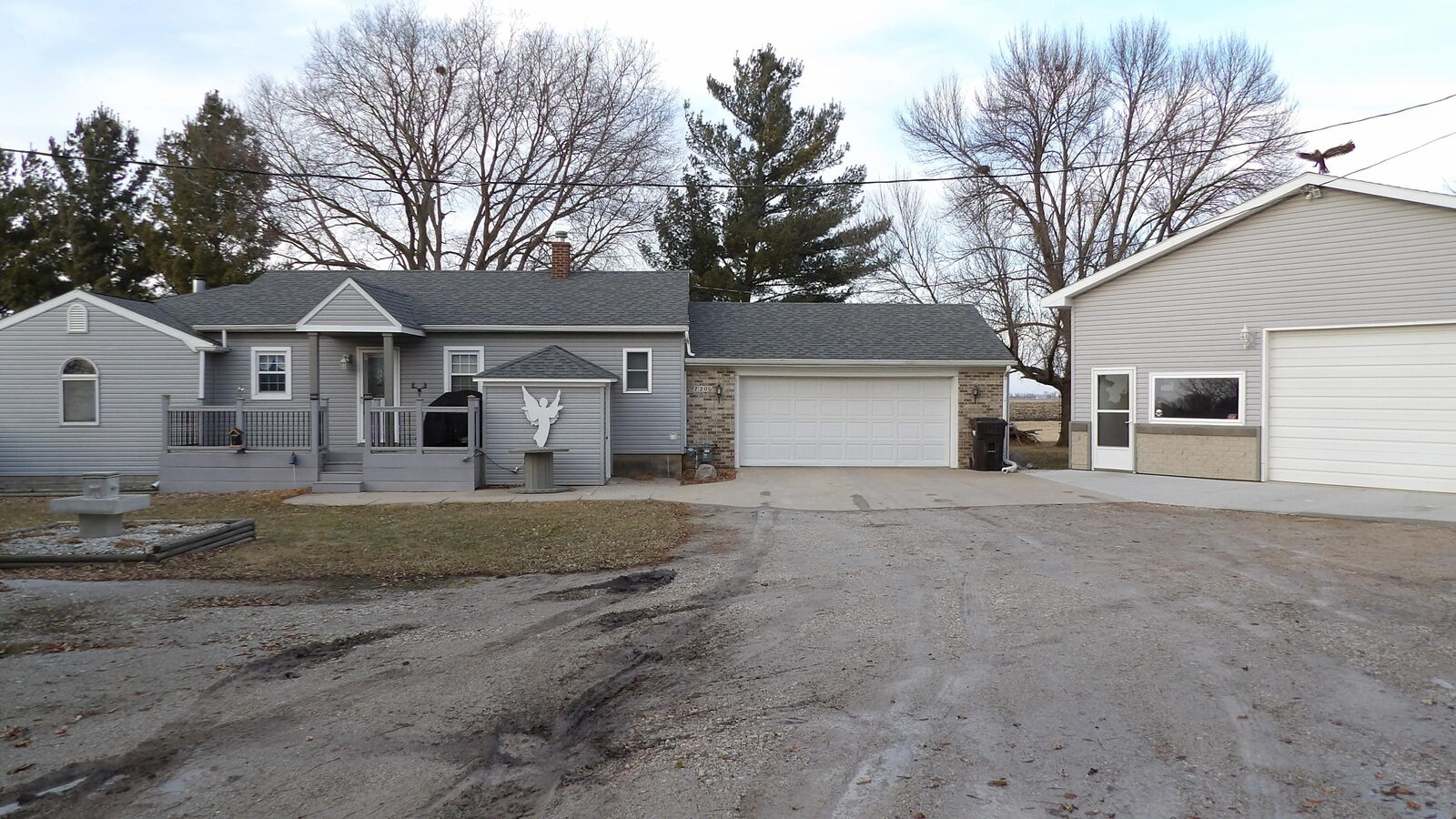 Property Photo: 720 W Chestnut Street IA 50212