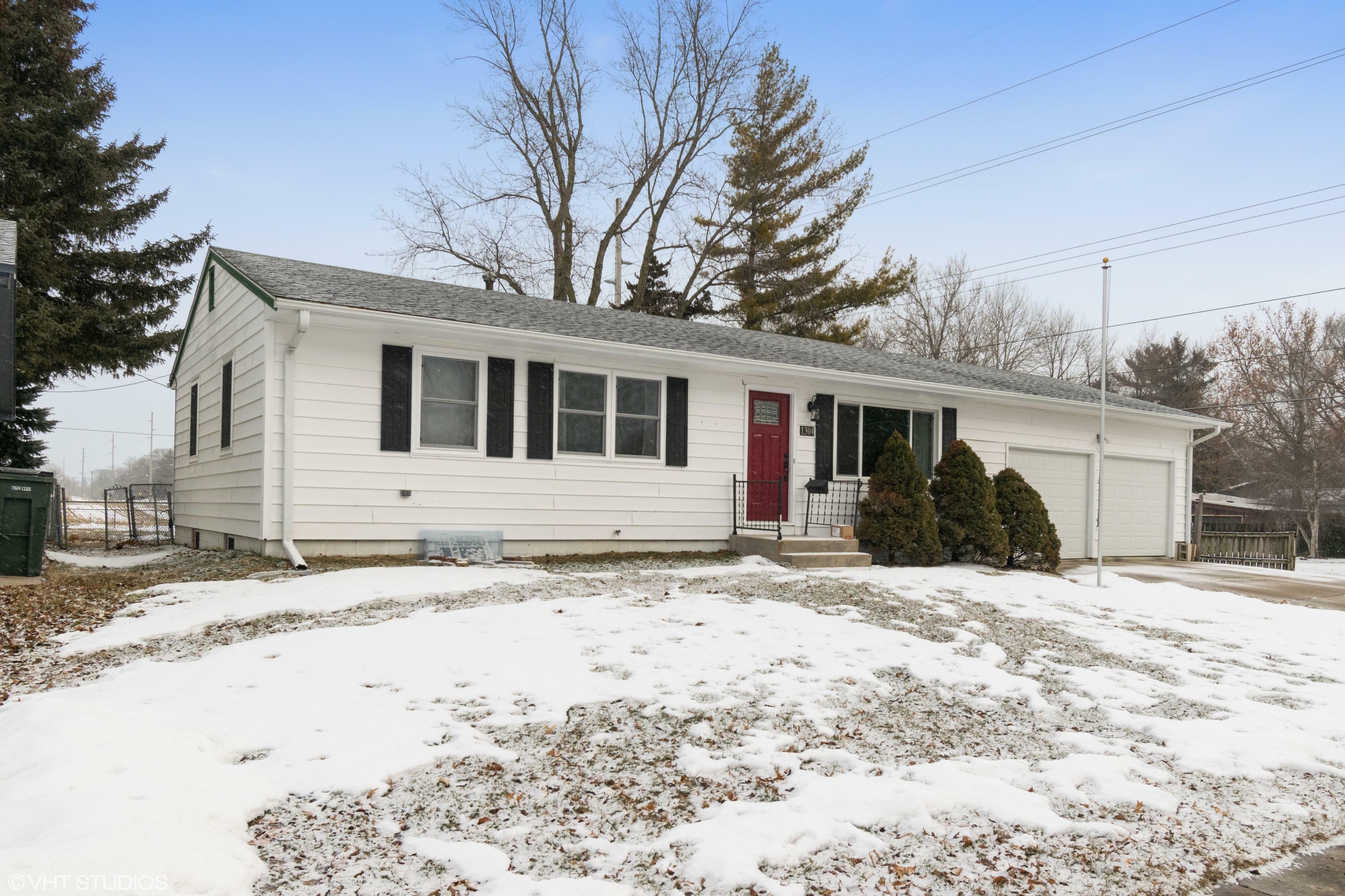 Property Photo:  1304 Garfield Avenue  IA 50014 