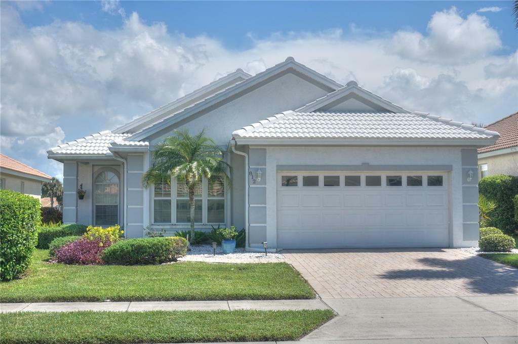 Property Photo: 812 Derbyshire Drive FL 34285