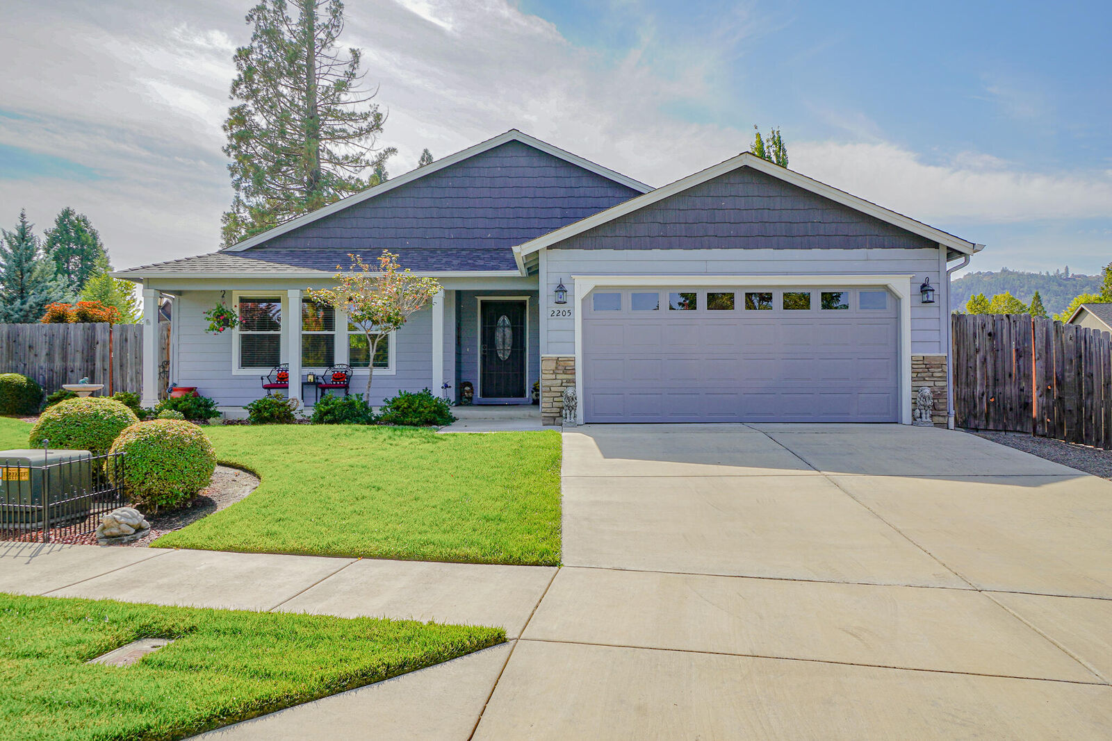 Property Photo: 2205 Piazza Drive OR 97501