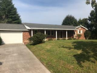 Property Photo: 206 E Village Circle TN 37766