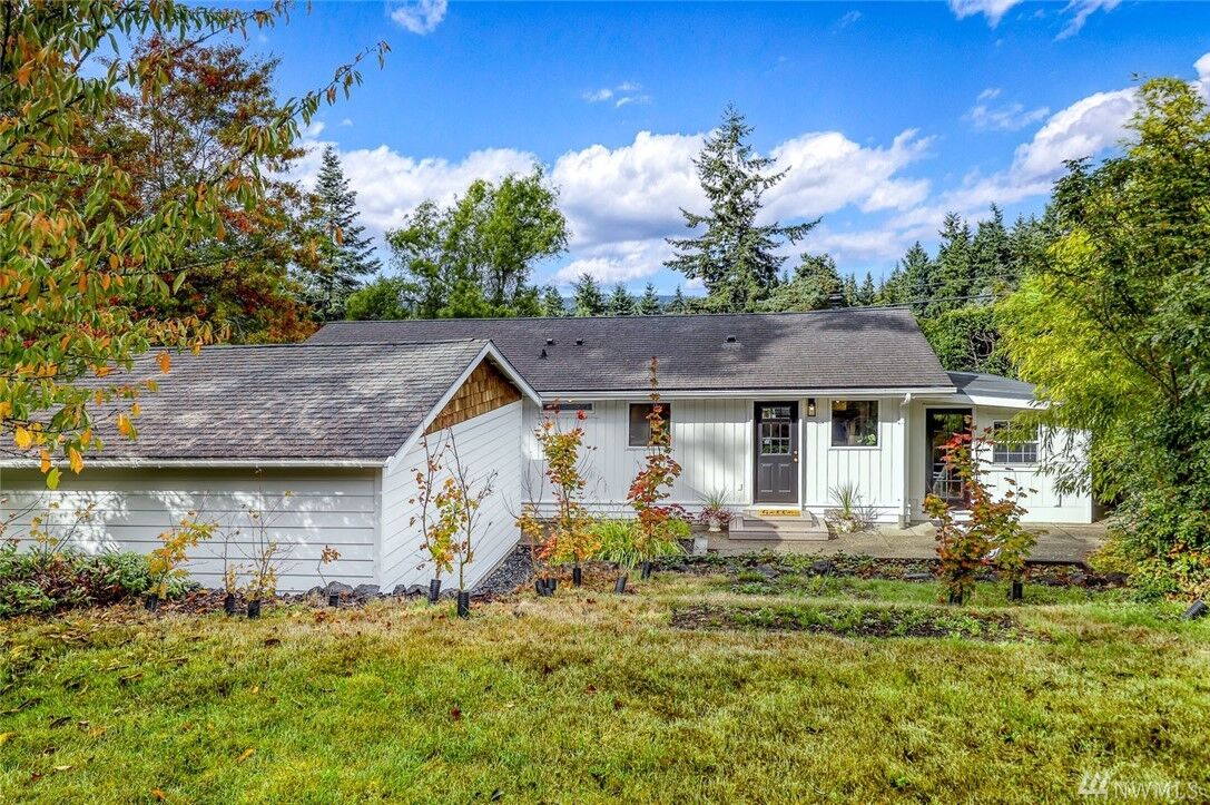 Property Photo:  466 Ihland Wy NW  WA 98110 