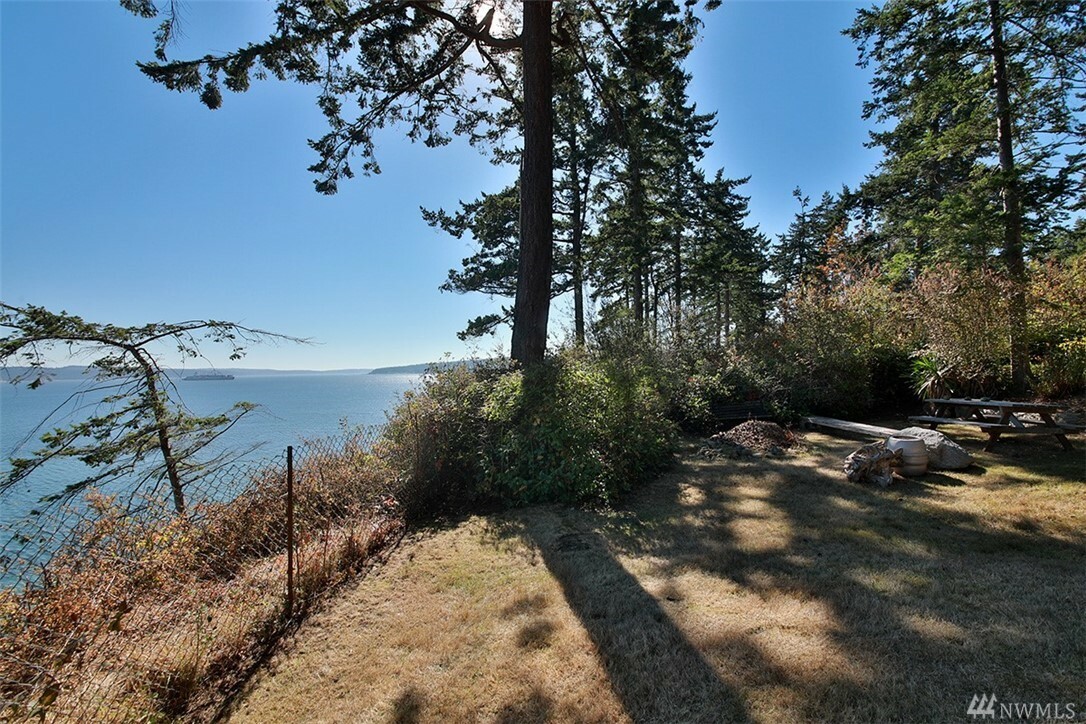 Property Photo:  2657 North Bluff Rd  WA 98253 