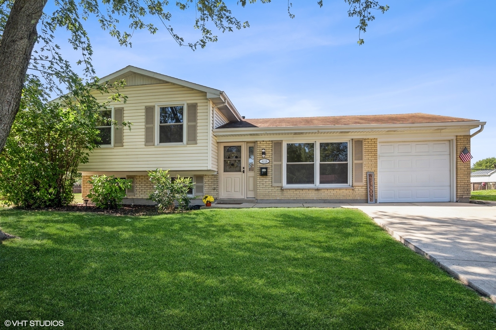 Property Photo:  8016 S Carrolton Court S  IL 60133 