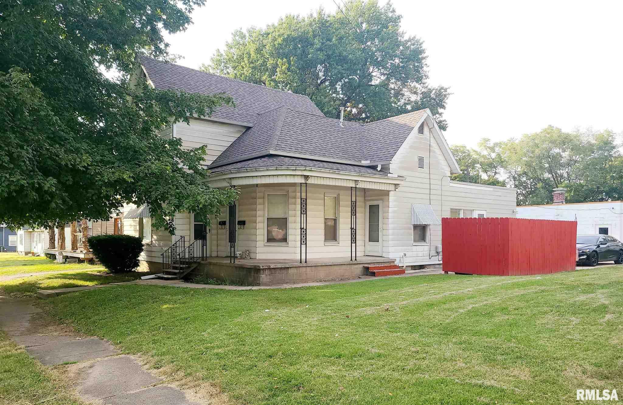 Property Photo:  435 W Locust  IL 61520 